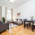 Quiet Apartment In The Old Town